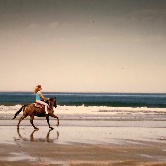 Meet your Posher, Jeannette - Picture 2 of 2